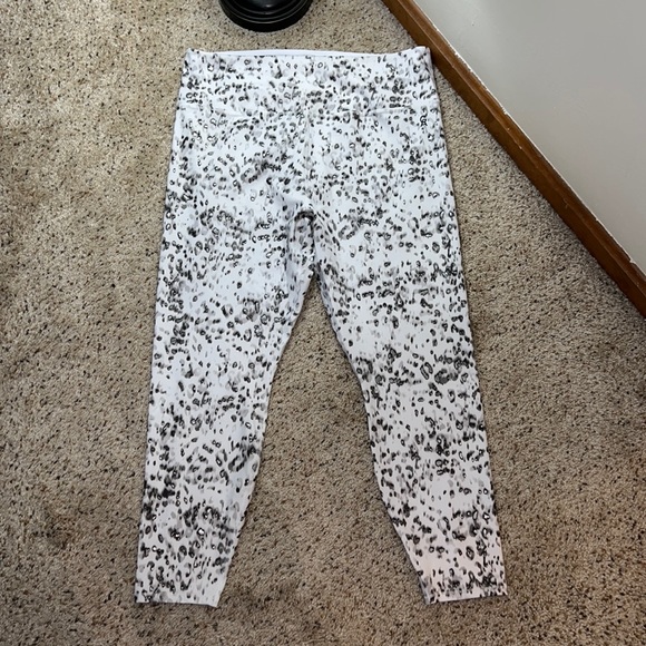 Good American Pants - Good American White & Silver Metallic Leggings- 2XL or Size 5